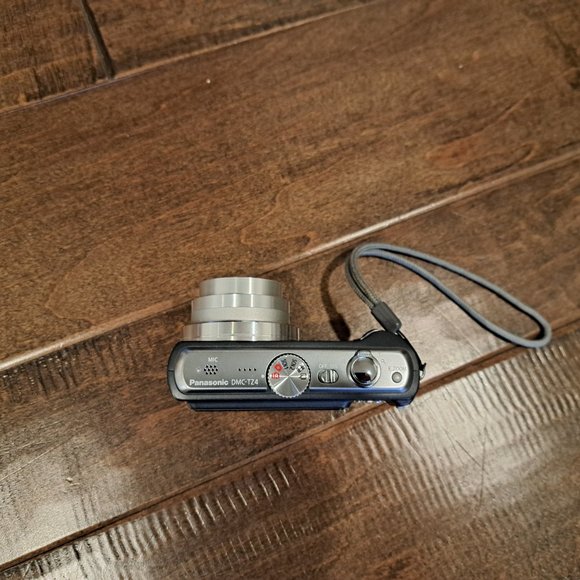Panasonic DMC-TZ4 Digital Camera - Picture 2 of 5
